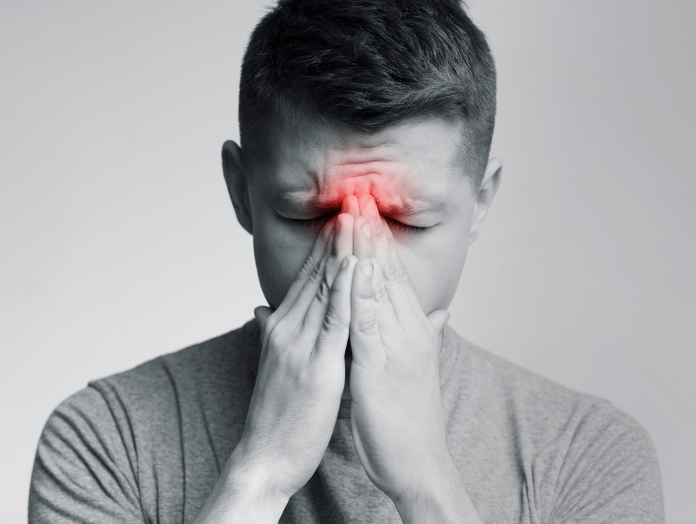 man experiencing sinus pain.